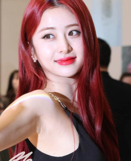 허윤진 섹시겨 포착된 행사장