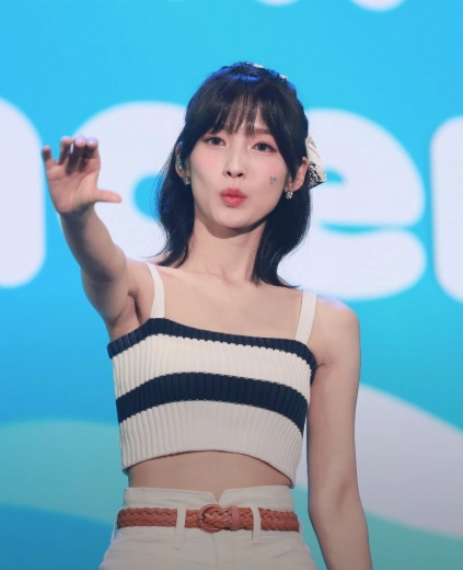 오마이걸 아린 겨짓살 드러난 무대 커뮤니티 폭발