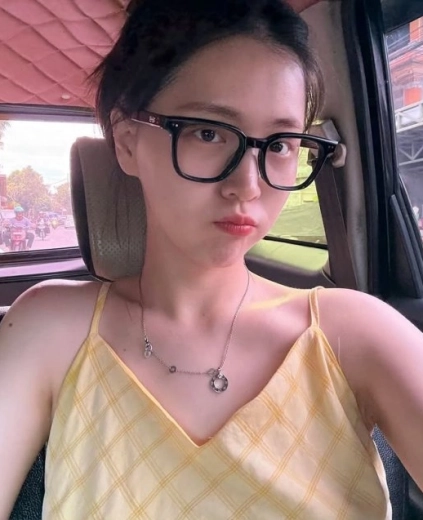 김지은 섹드랑이 노브라 각도 무방비로 포착