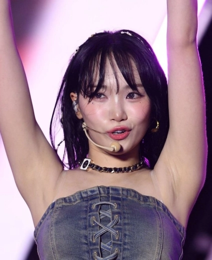 김채원 겨주름 민소매 착샷 한 장에 팬들 술렁