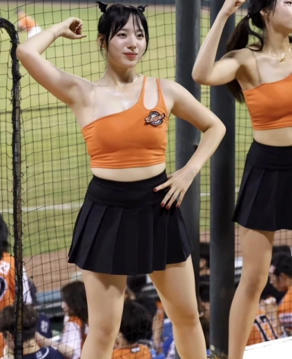 치어리더 하지원 젖겨 순간 포착