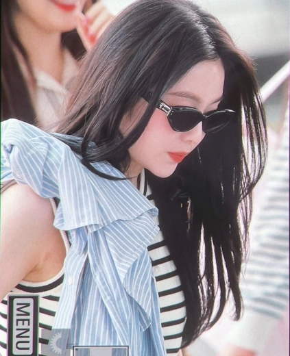오늘자 아이린 접겨 민소매 공항 패션 사이로 드러난 아찔한 겨주름