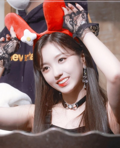 메이딘 강예서 뽀송겨 선명하게 포착