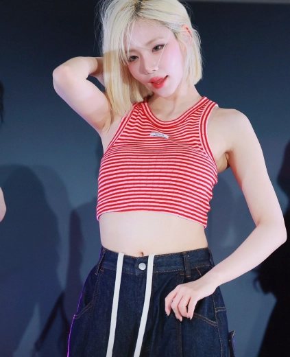 트리플에스 김나경 섹시겨 무대 조명에 비친 실루엣