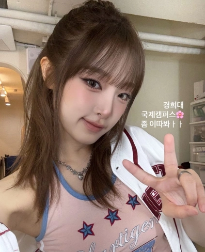 최예나 섹시겨 살짝 드러난 셀카