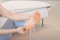 심으뜸 맨발 스트레칭 중 드러난 발바닥 주름 라인 레전드 컷