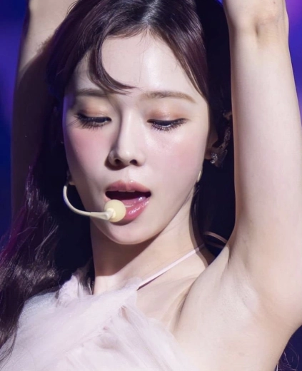 에스파 윈터 야드랑이 클로즈업 각도에 드러난 도톰결