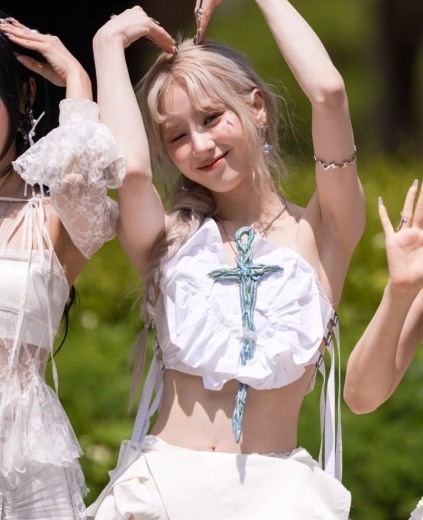 이달소 희진 상큼겨 강조된 무대 인사