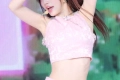 선명한 갈비뼈 보이는 아일릿 민주