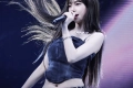 머리 흩날리는 카리나