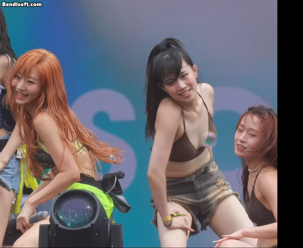 키오라 보려다 눈이 돌아간 백댄서 겨드랑이