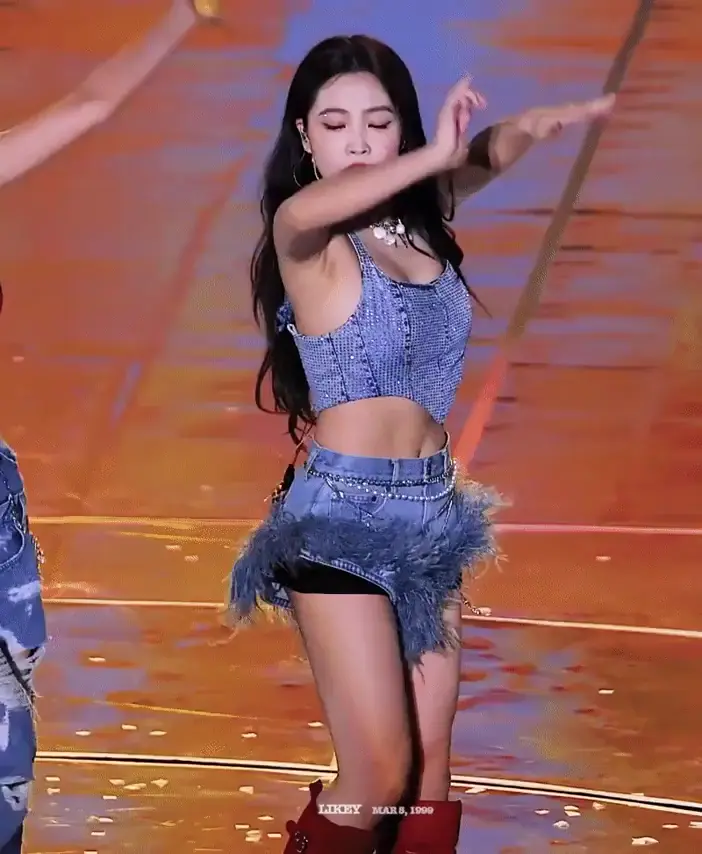 레드벨벳 예리 겨드랑이 주름 포착 팬들 설레게 한 '은근슬겨' 모먼트