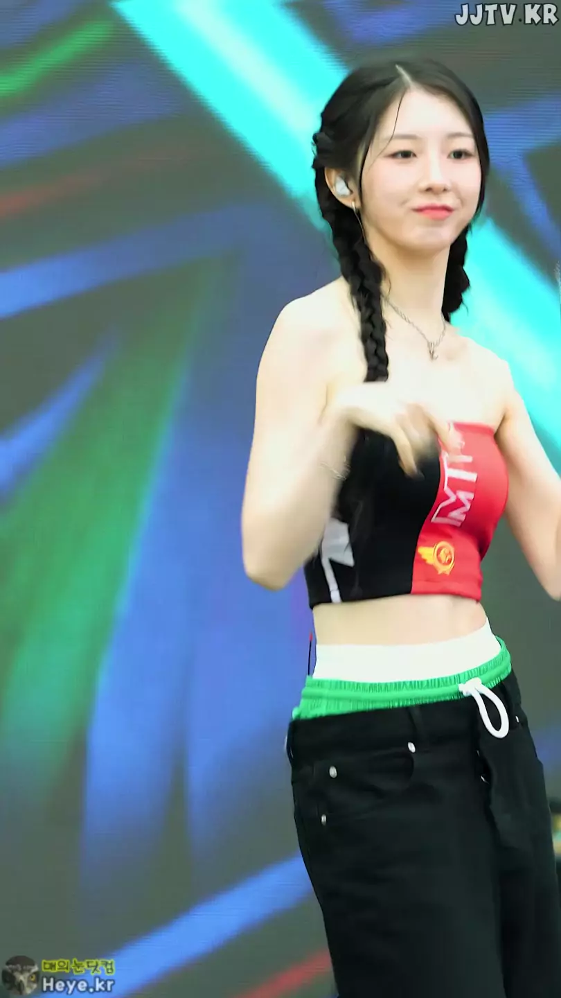 라잇썸 주현 브라 끈 풀리며 활짝겨 그대로 노출