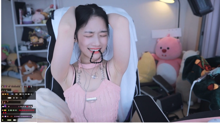 치지직 여캠 새옴 겨주름 시선 고정