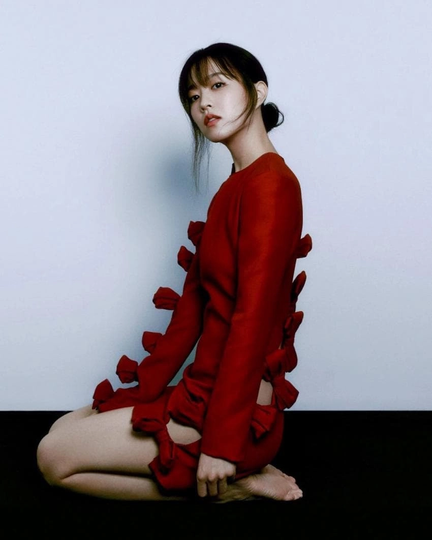 박보영 맨발 드러낸 무릎 앉은 화보 자세