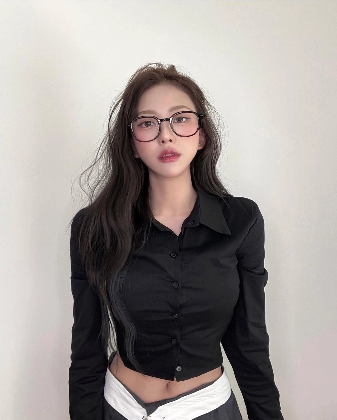 검정셔츠 터질듯