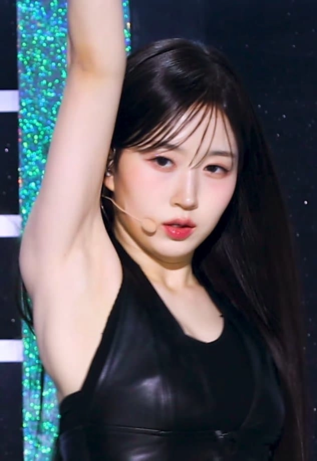 엔믹스 해원 슴드랑이 드러난 음방 착장
