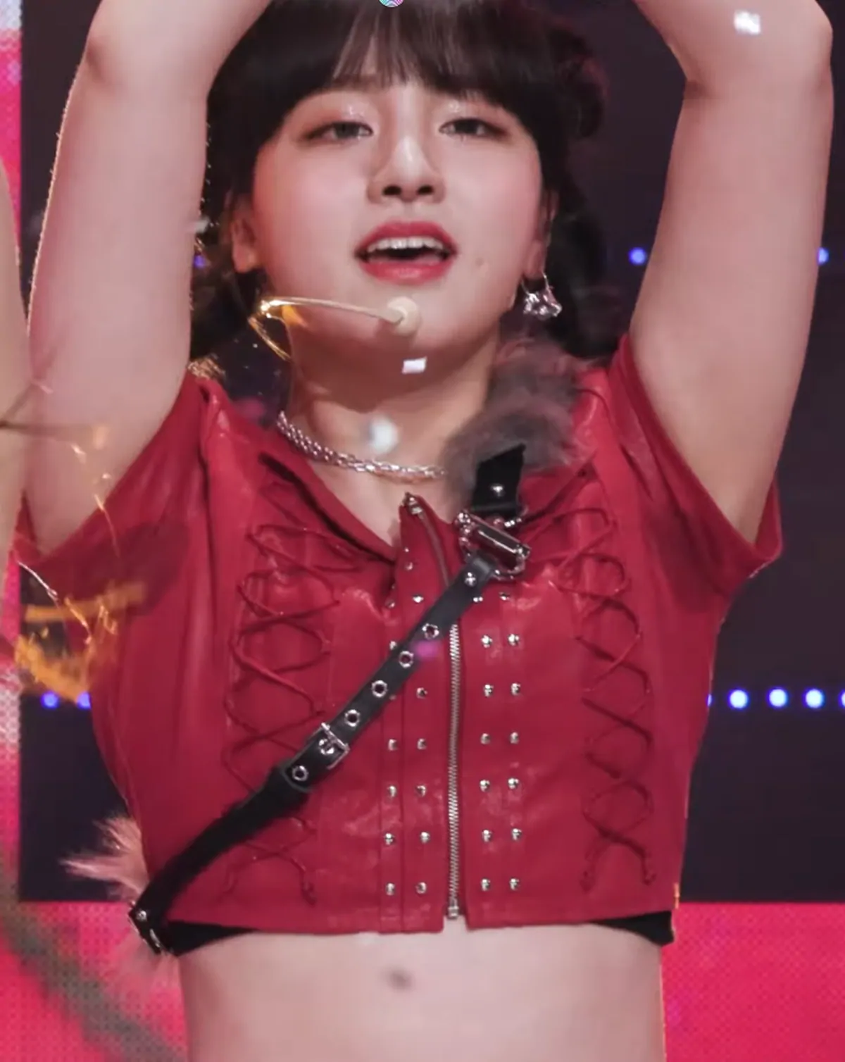 아이브 리즈 팔 올리는 순간 겨땀 포착