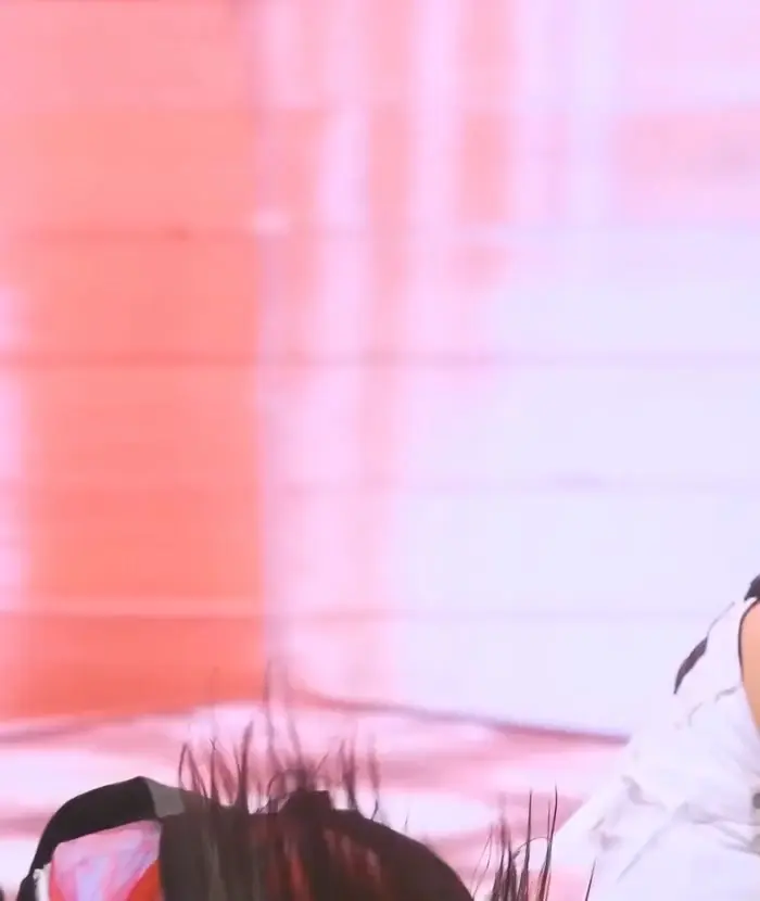 뉴진스 해린 활짝겨 자연스럽게 노출된 겨라인