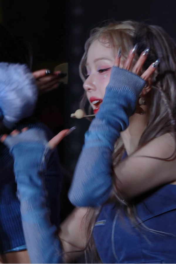 머리카락 넘기며 비비지 은하 겨주름 노출