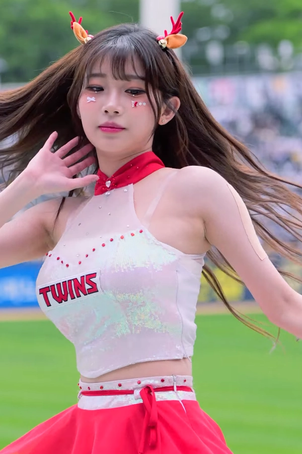 치어리더 이주은 활짝겨 드러난 응원 직캠