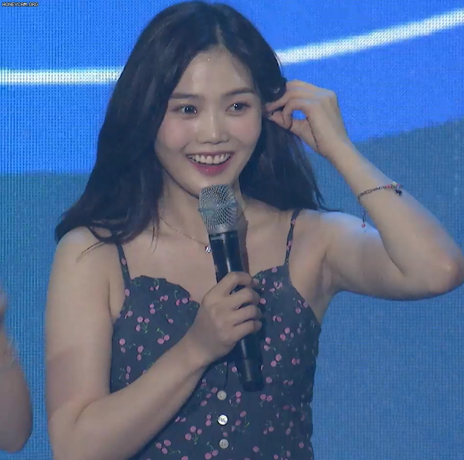 오마이걸 효정 시큼겨 노출된 무대 직찍