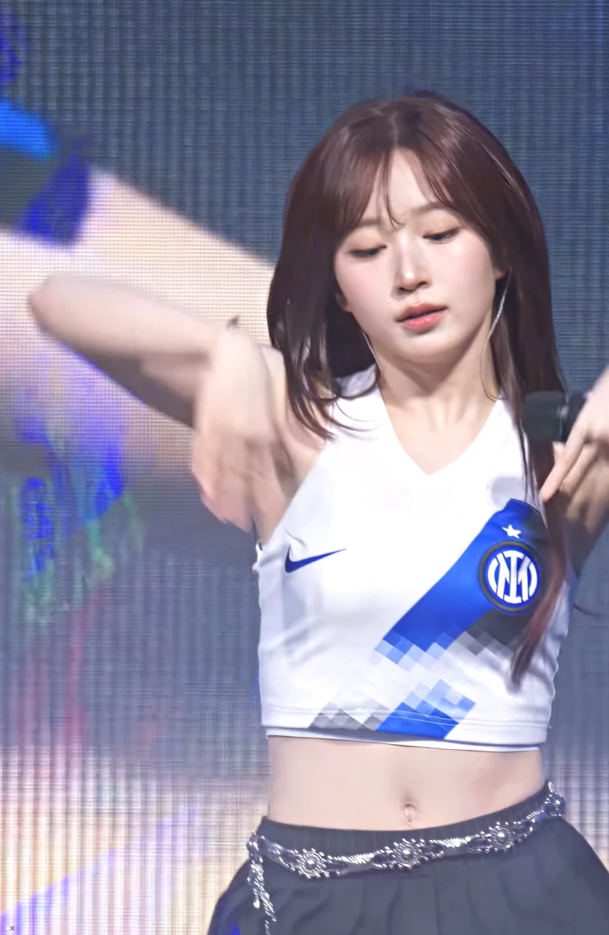 엔믹스 해원 섹드랑이 무대 민소매 핏