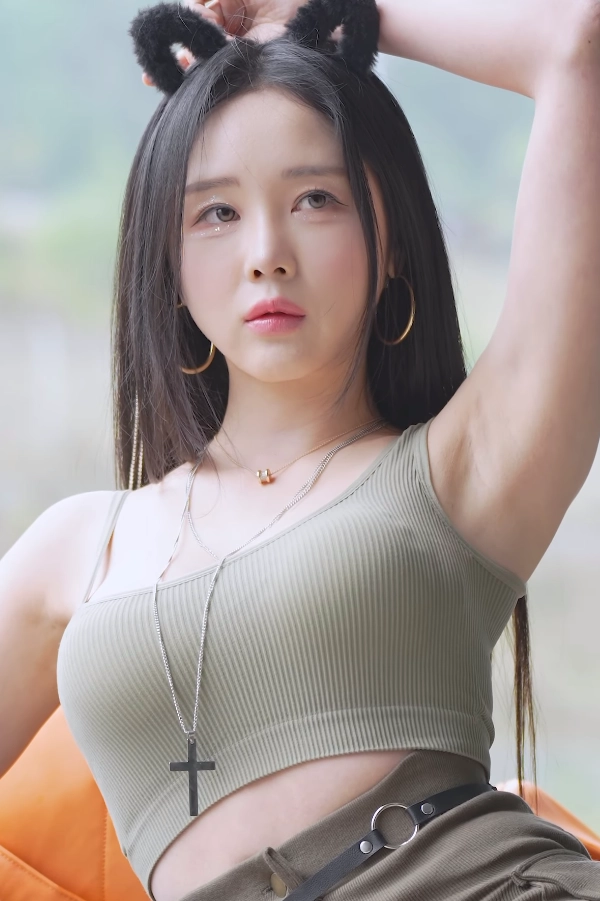 레이싱모델 반하리 섹드랑이 노출