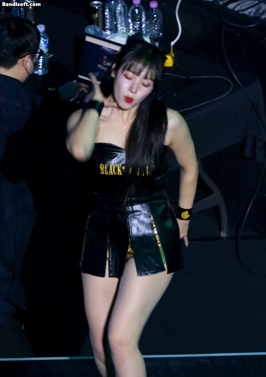 블랙컴벳 응원 치어리더 하지원 활짝겨 움짤