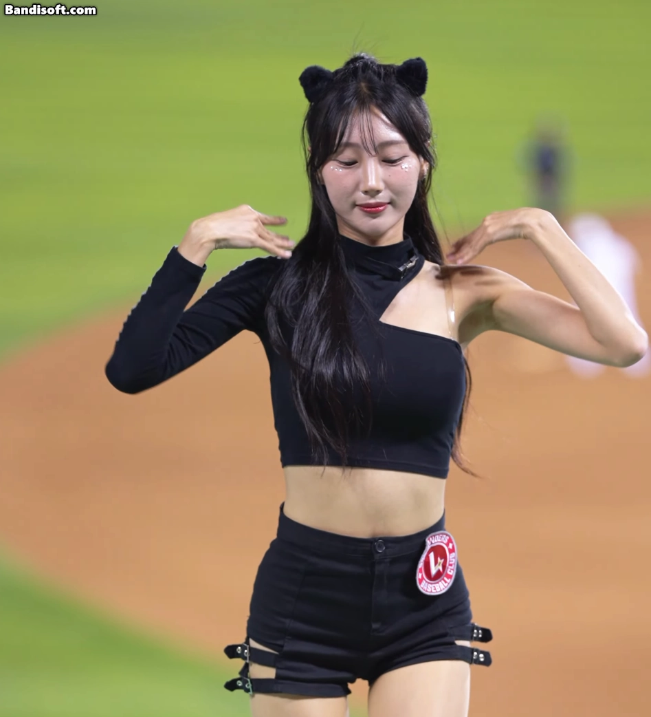 치어리더 이정윤 볼록겨 응원 포즈 각도 미쳤다