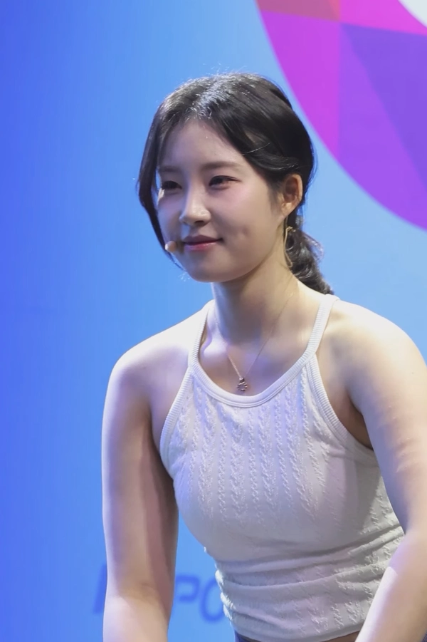 김연아 도톰겨 강조된 필라테스 강의 영상