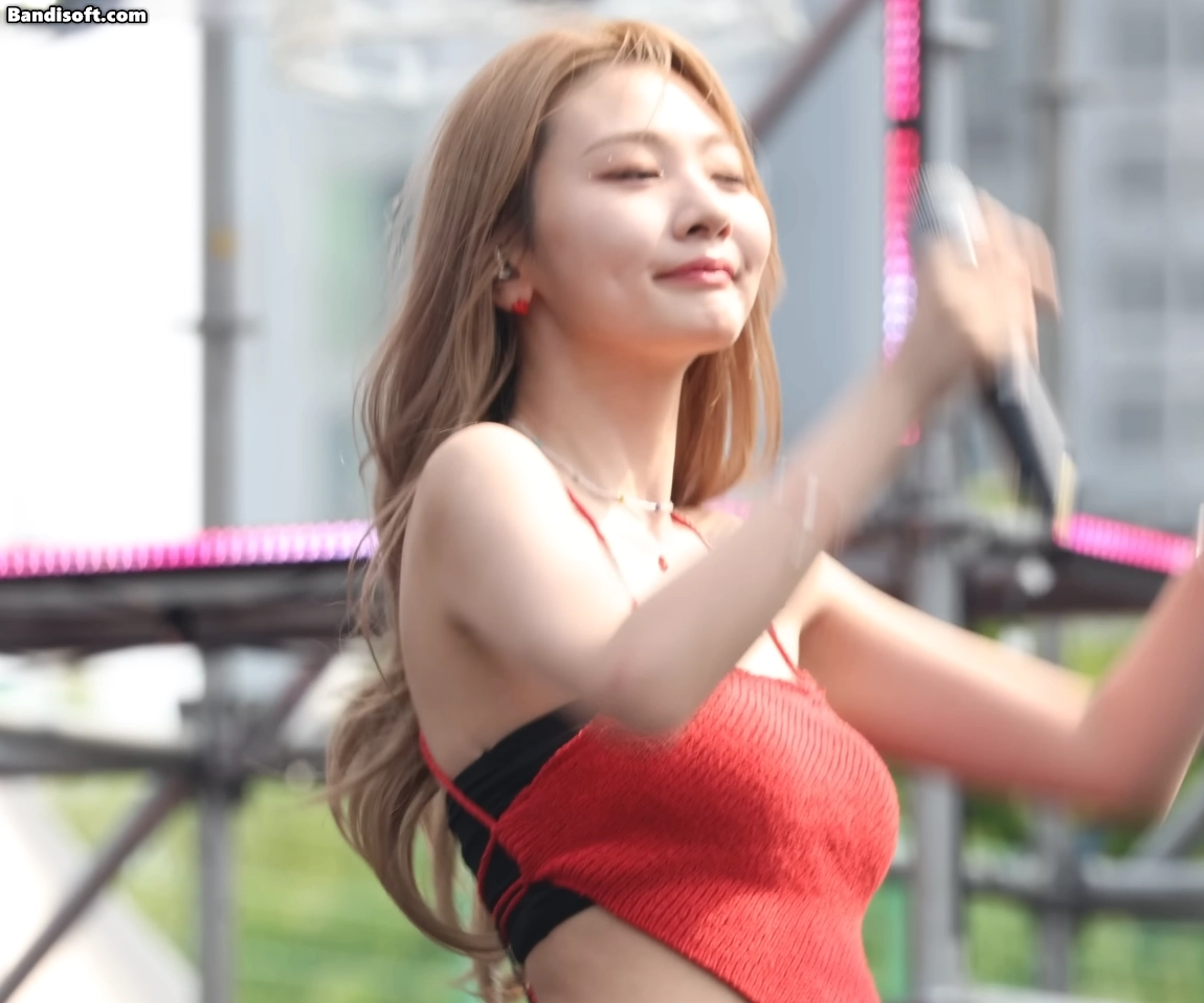 워터밤 안지영 활짝겨 클로즈업 짤