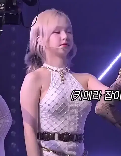 비비지 은하 도톰겨까지 완성된 밀착 착장 무대샷