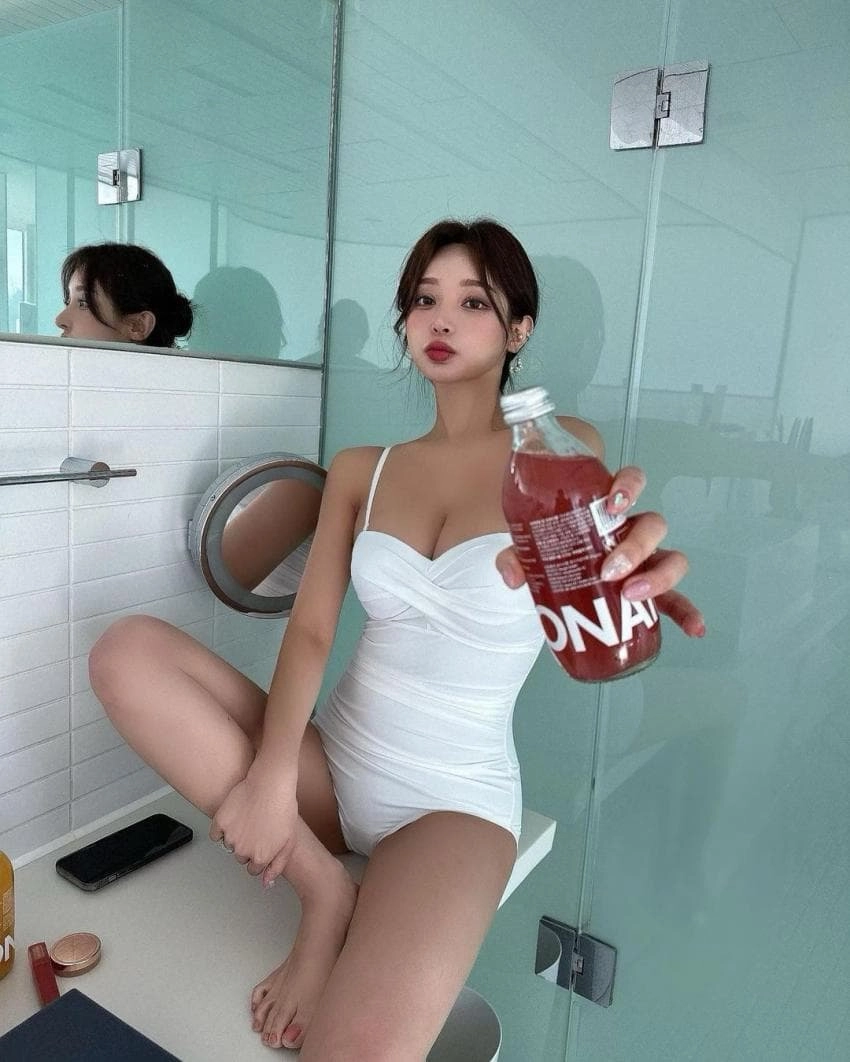 심아윤 발바닥 모음 화보부터 셀카까지 레전드 컷 총정리