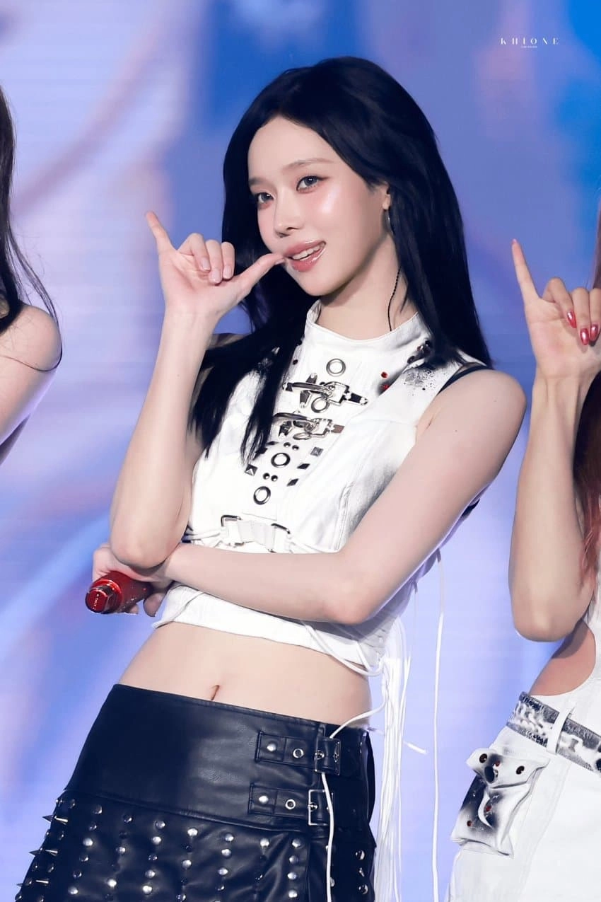 윈터는 배꼽도 참 예뻐