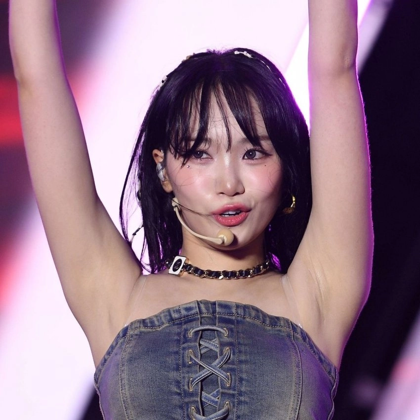 김채원 겨주름 민소매 착샷 한 장에 팬들 술렁