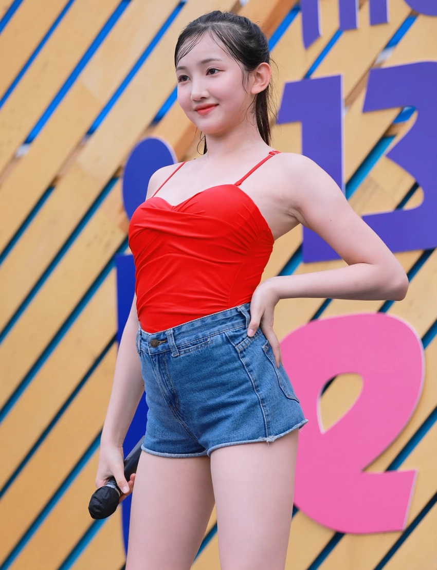 버스터즈 민지 워터밤 직캠에 육덕녀 겨드랑이 제대로 담긴 순간