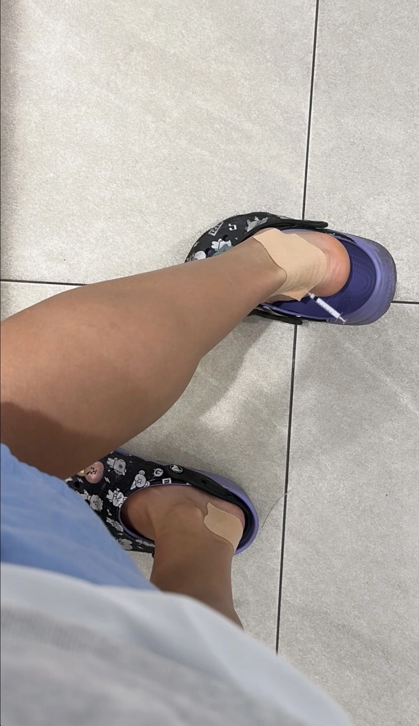 김민지 뒷굼치 밴드 붙은 운동 직후 발등샷 인스타 스토리