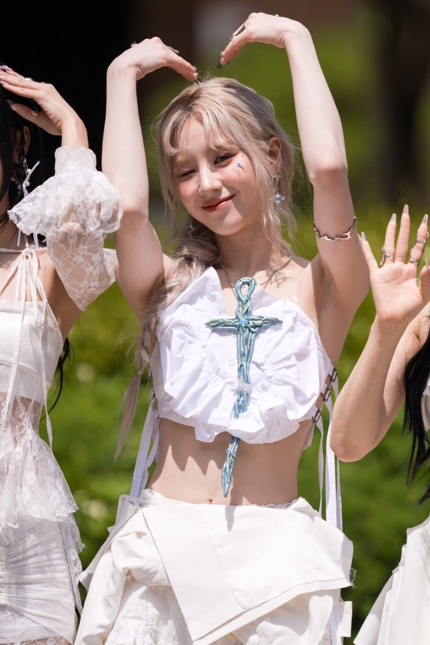 이달소 희진 상큼겨 강조된 무대 인사