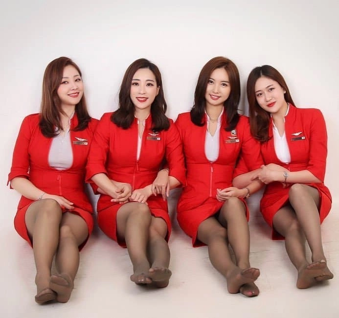 승무원 맨발 검스 착석 포즈 단체샷