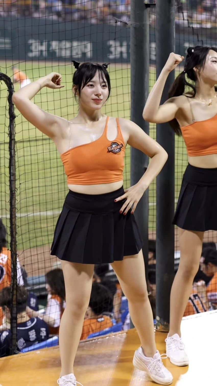 치어리더 하지원 젖겨 순간 포착