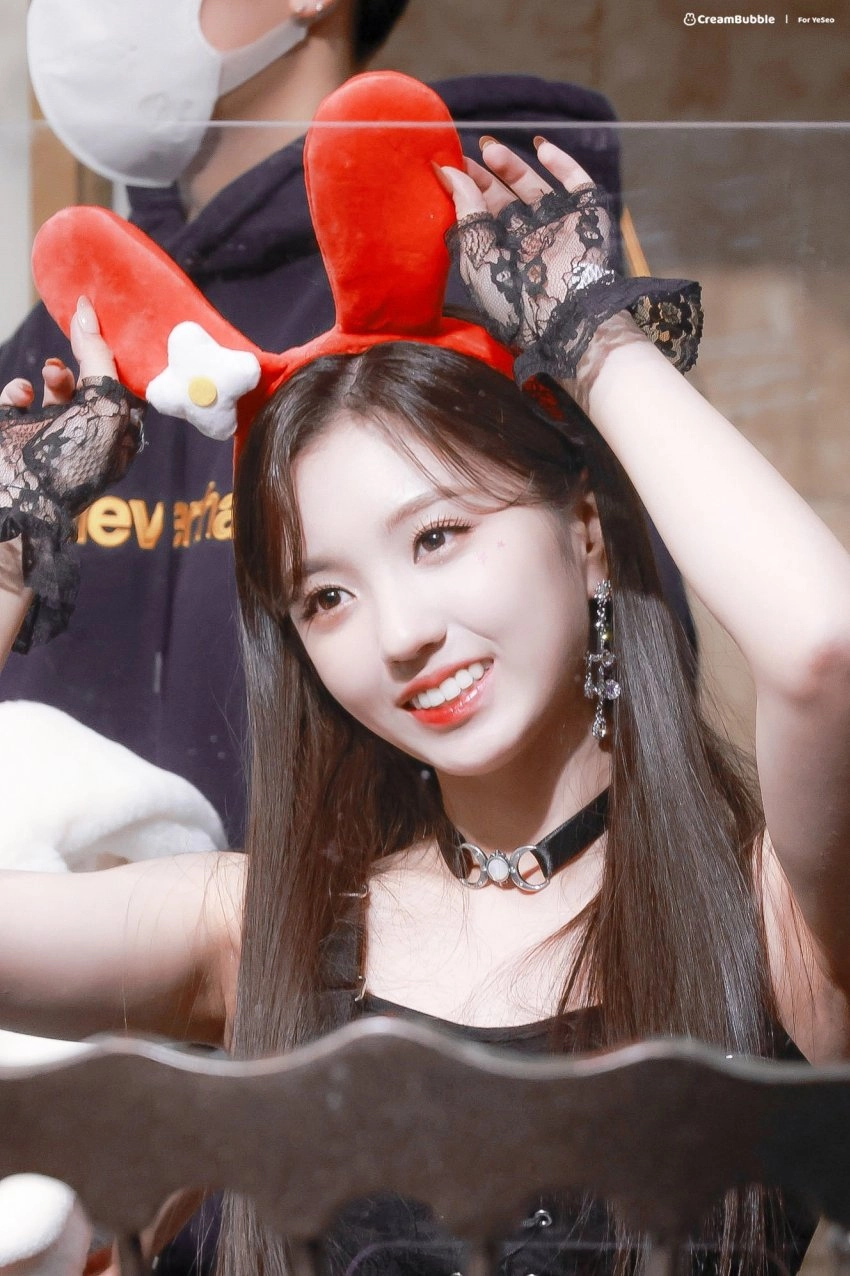 메이딘 강예서 뽀송겨 선명하게 포착