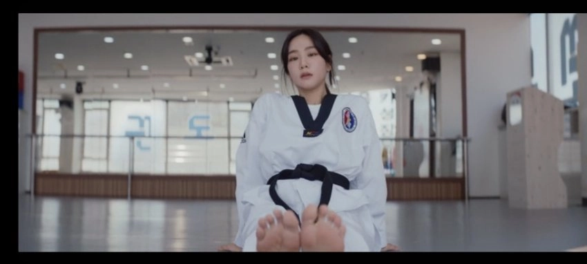 배우 한지은 발가락 포착된 태권도장 앵글