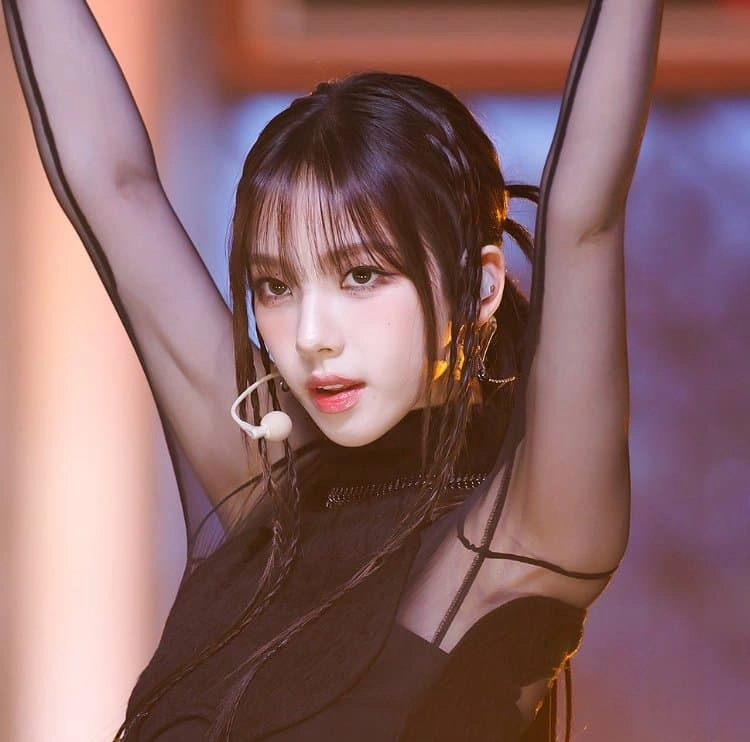 에스파 카리나 섹드랑이 터진 올블랙 무대 포즈 레전드