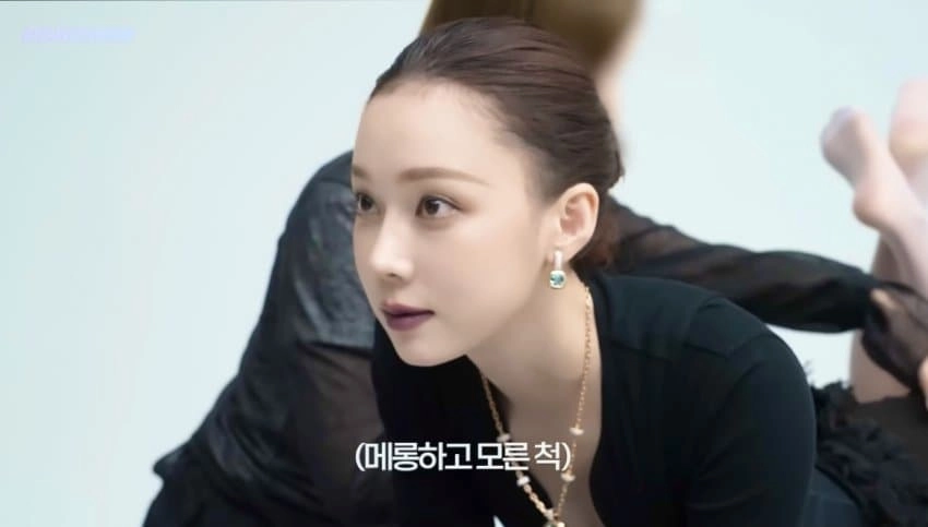윈터 발 실루엣 드러난 화보 레전드 각도