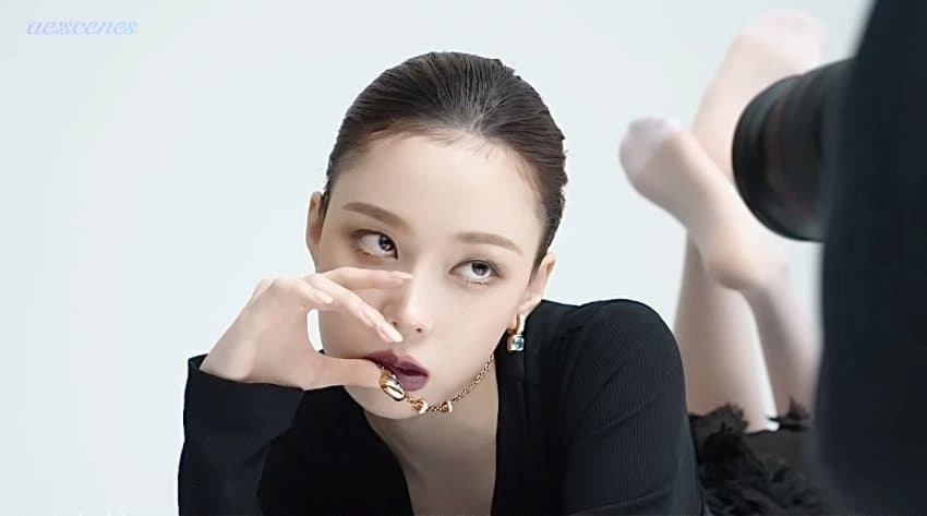 윈터 발 실루엣 드러난 화보 레전드 각도