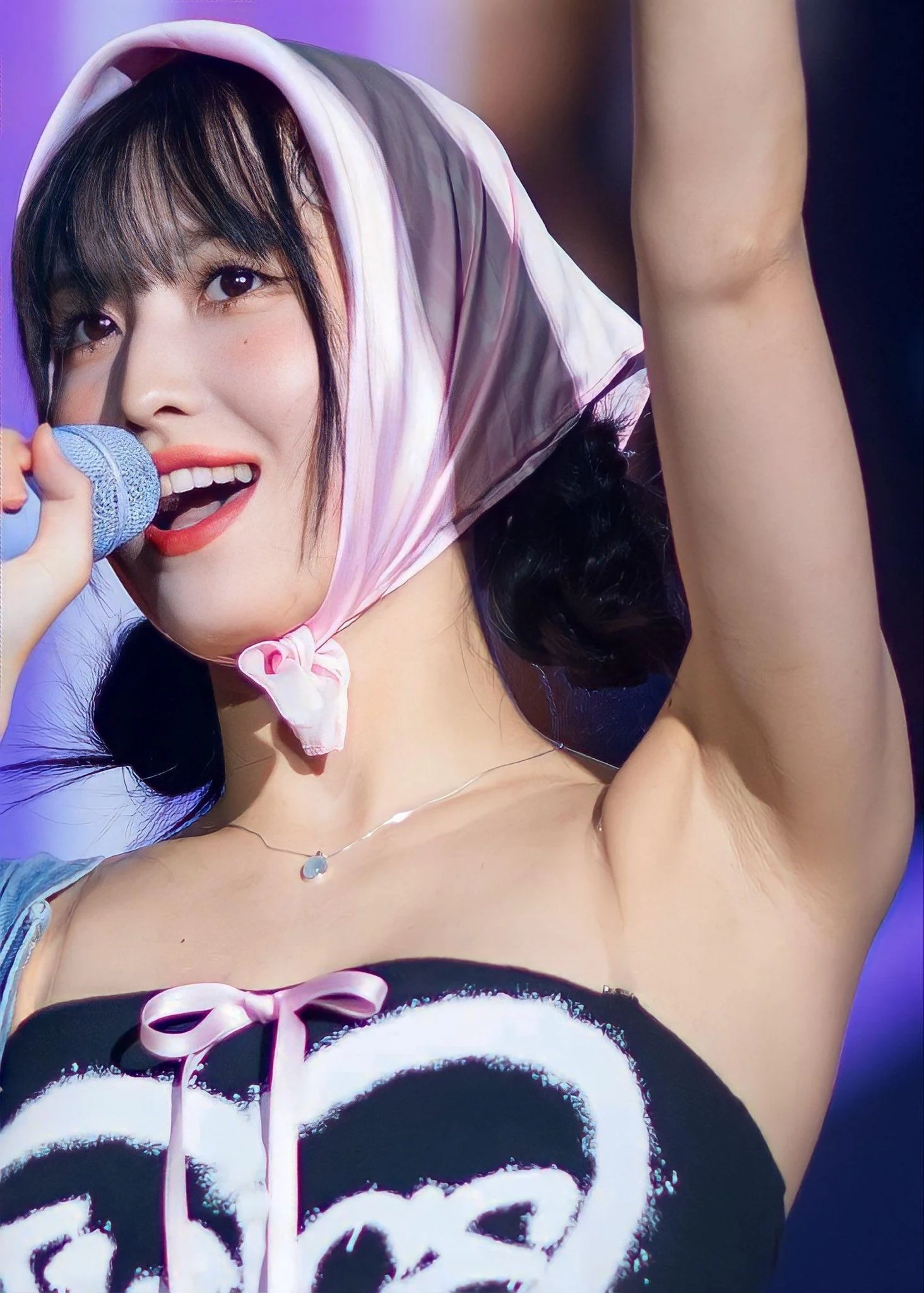 트와이스 모모 쭈글겨까지 선명하게 담긴 고화질 무대컷