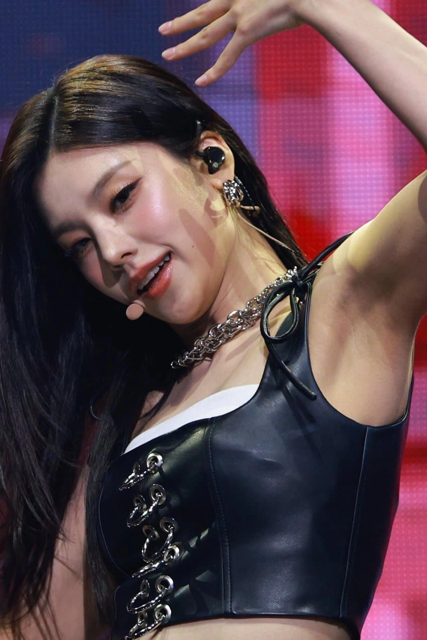 있지 예지 확대겨 실루엣 캡처