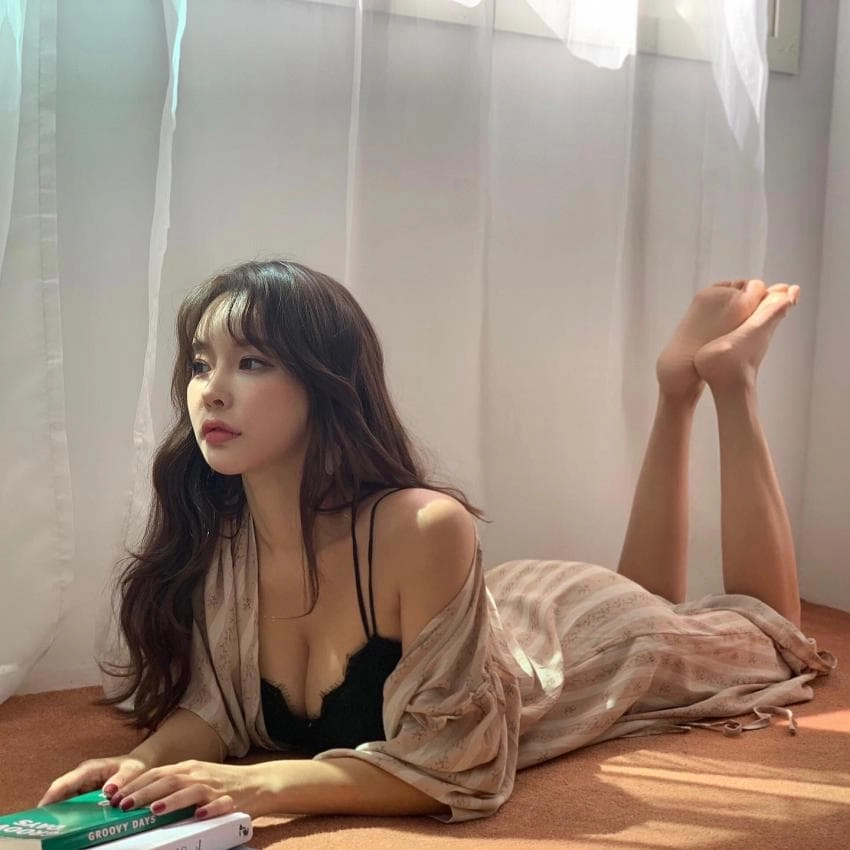 심아윤 발바닥 모음 화보부터 셀카까지 레전드 컷 총정리