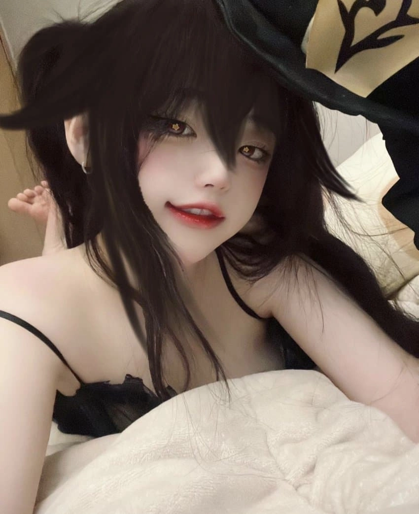 냥뇽녕냥 셀카 발 노출컷 qwer 팬들 사이 화제